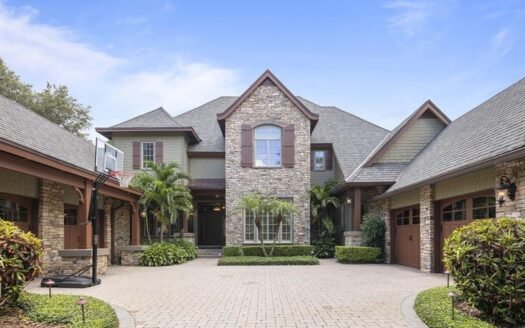 Sea front property with private sea access