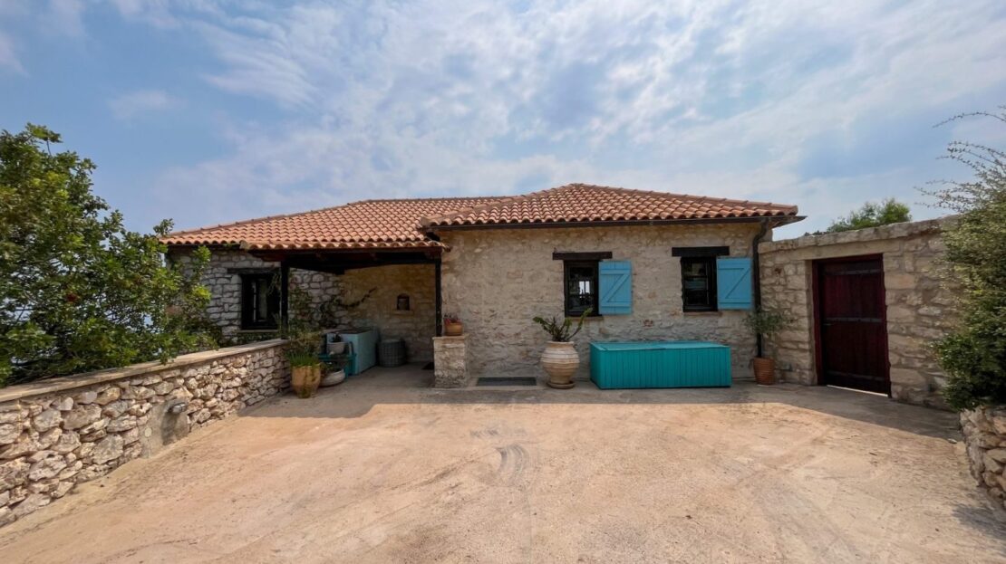 Beautifully traditional stone villa in Tuscany style close to St. Nicolas port