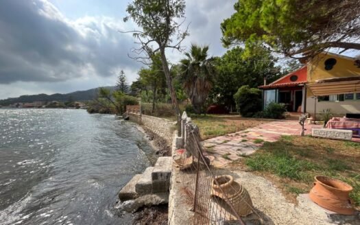 Sea front property with private sea access