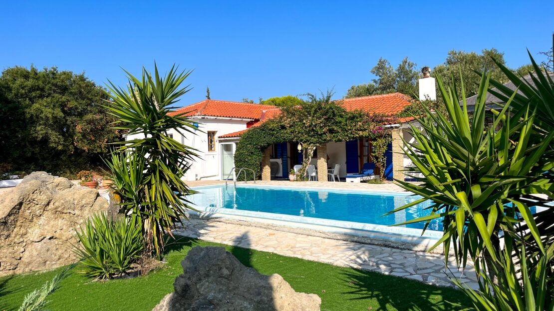 Traditional style villa with pool and sea views