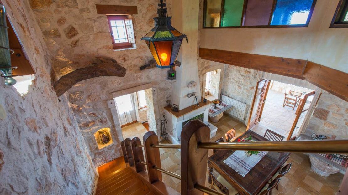 Absolutely stunning villa directly above the Blue Caves with private beach access