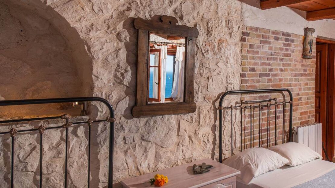 Absolutely stunning villa directly above the Blue Caves with private beach access