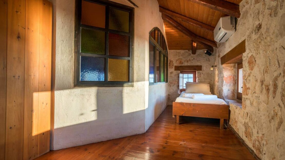 Absolutely stunning villa directly above the Blue Caves with private beach access