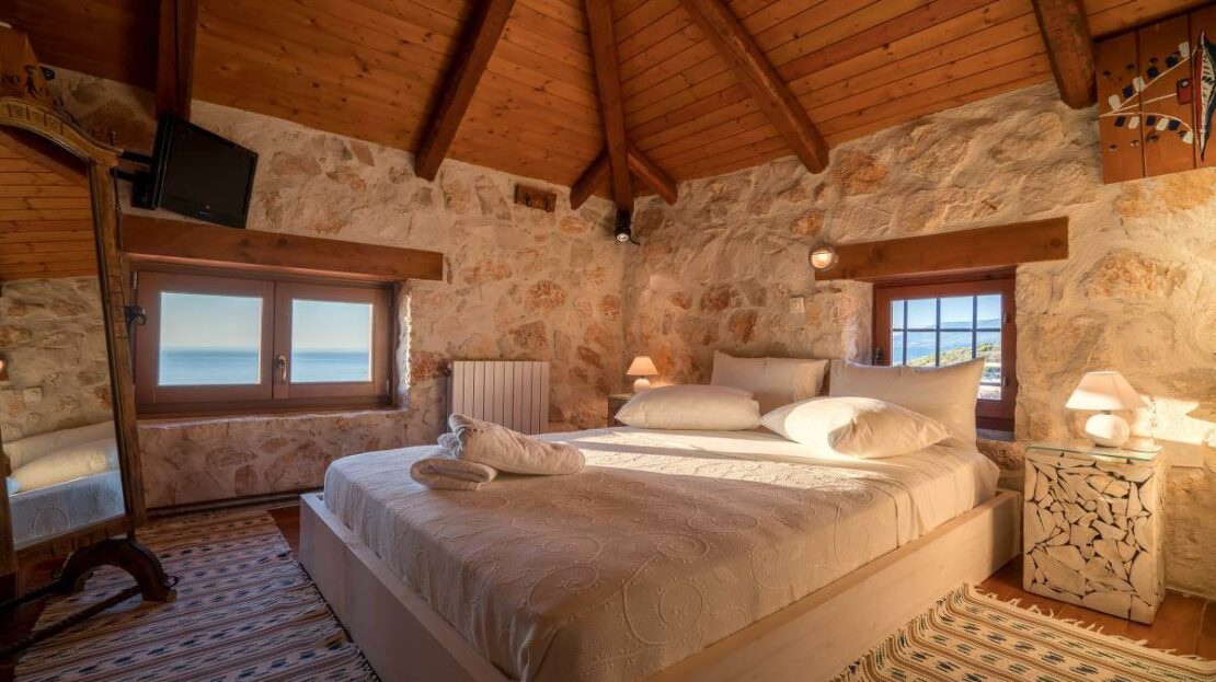 Absolutely stunning villa directly above the Blue Caves with private beach access
