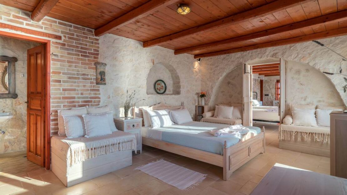 Absolutely stunning villa directly above the Blue Caves with private beach access