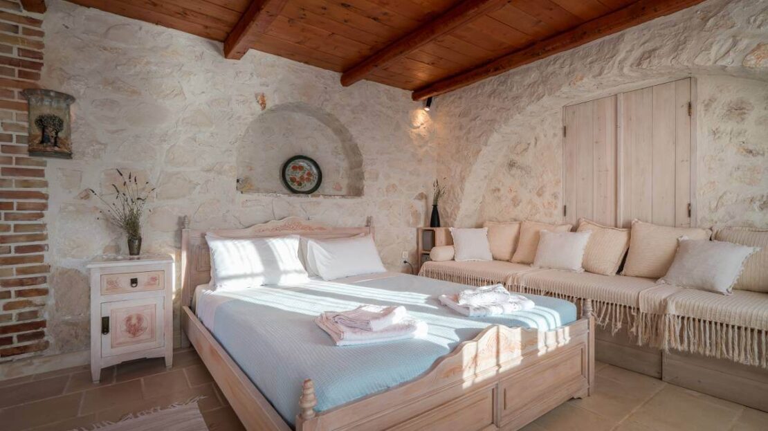 Absolutely stunning villa directly above the Blue Caves with private beach access
