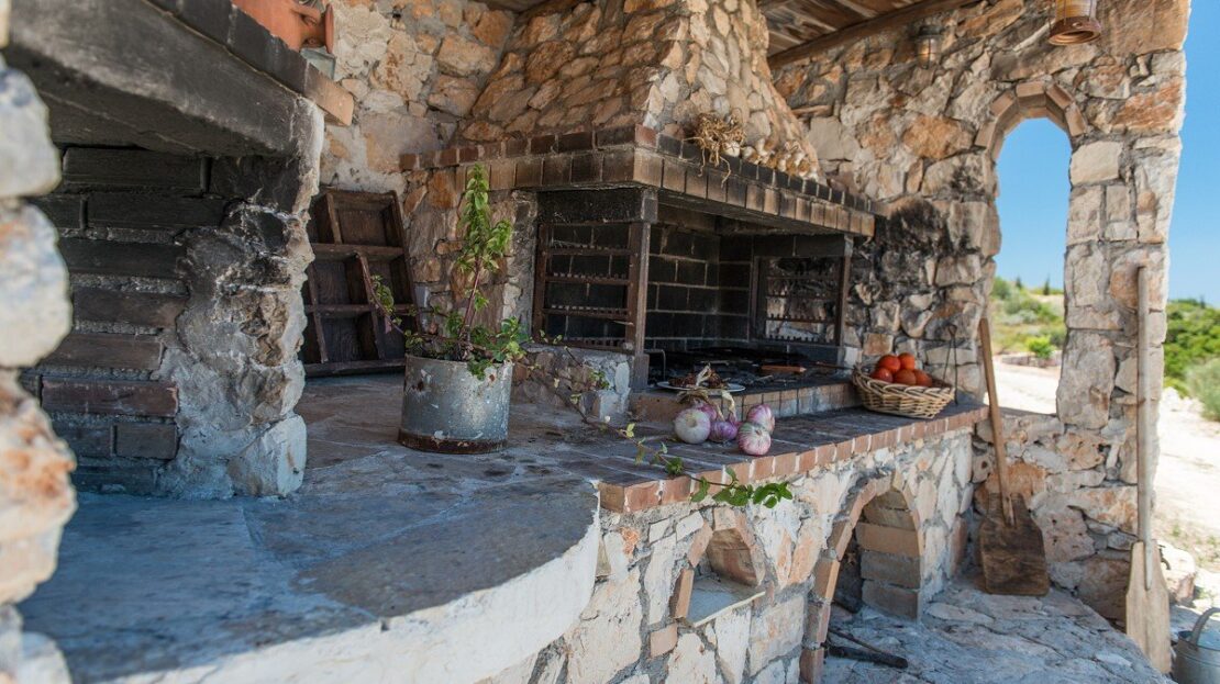 Absolutely stunning villa directly above the Blue Caves with private beach access