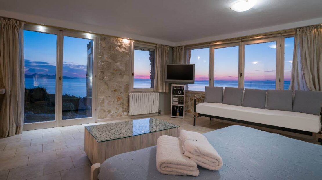 Absolutely stunning villa directly above the Blue Caves with private beach access