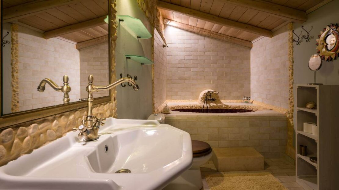 Absolutely stunning villa directly above the Blue Caves with private beach access