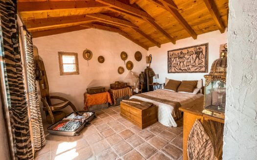 Renovated venetian farmhouse high in the hills of Zakynthos