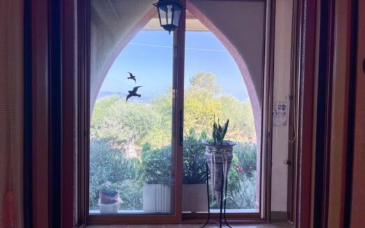 3 Bedroom property with beautiful grounds