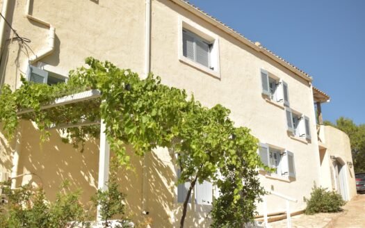 Picturesque residence overlooking the port of Agios Nicholas