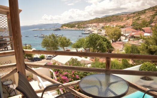 Picturesque residence overlooking the port of Agios Nicholas
