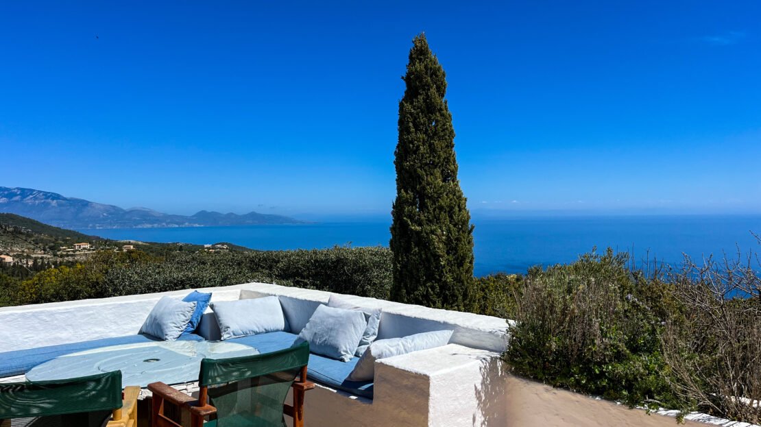 Exceptional property with stunning sea views in a private location