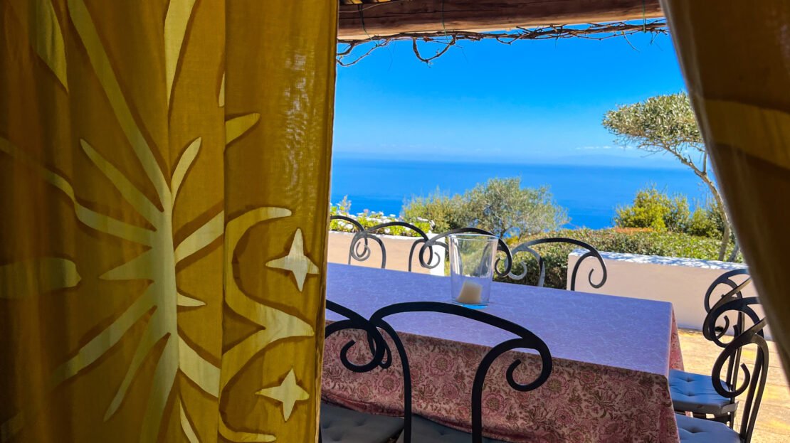 Exceptional property with stunning sea views in a private location