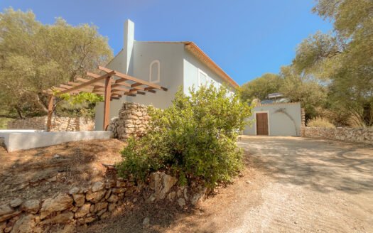 Two storey villa with pool and stone guesthouse in Northern Zakynthos