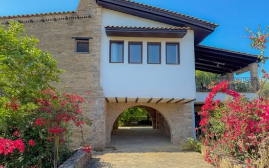 Majestic Villa with stunning grounds and sea view