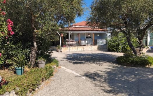 Well-Presented Villa with Independent Cottage, Annex & Pool.