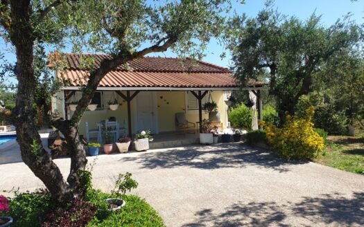 Well-Presented Villa with Independent Cottage, Annex & Pool.