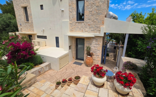 Modern 3-Bedroom Residence with Private Sea Access near Makri Gialos