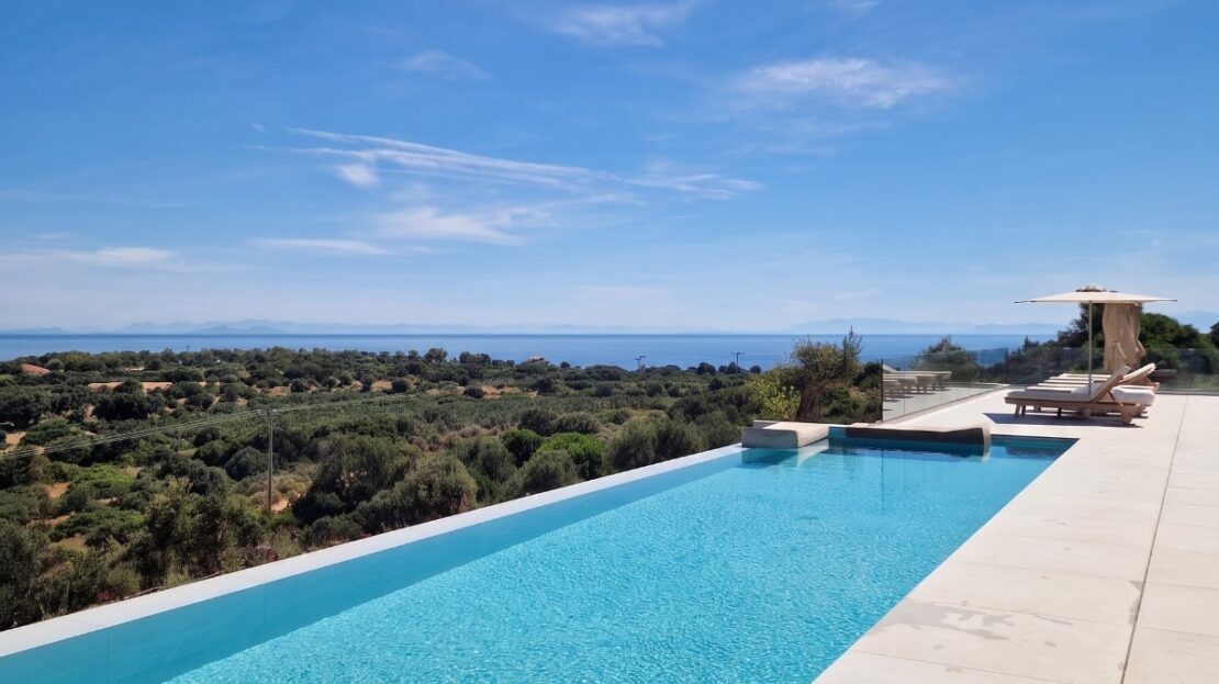 Ultra-Luxury Sea View Villa with Infinity Pool & Outdoor Bar – Agios Nikolaos