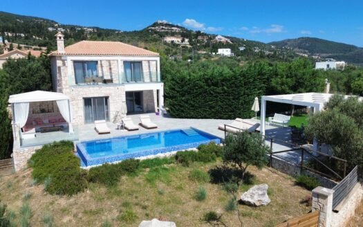 Stone villa overlooking the port of Agios Nikolaos port