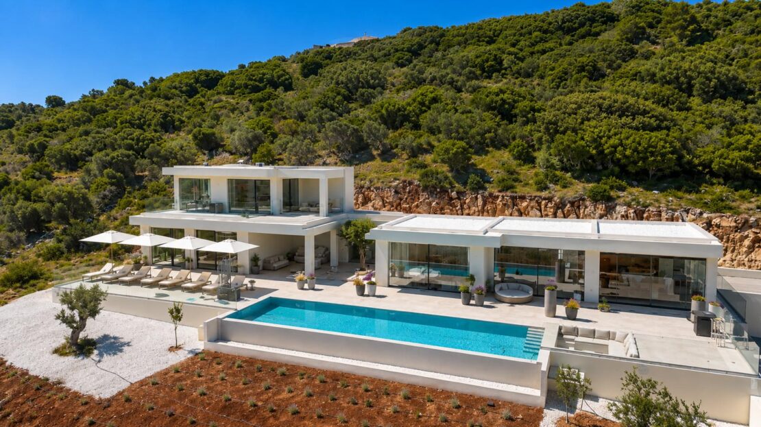 Ultra-Luxury Sea View Villa with Infinity Pool & Outdoor Bar – Agios Nikolaos