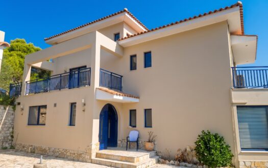 Sea View Villa with Pool and Excellent Investment Potential – Keri Lake