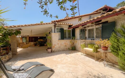 Charming Cottage with Beautiful Botanical Gardens in Pantokratoras
