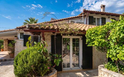 Charming Cottage with Beautiful Botanical Gardens in Pantokratoras