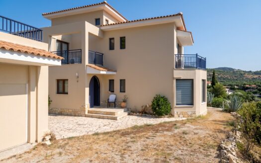 Sea View Villa with Pool and Excellent Investment Potential – Keri Lake