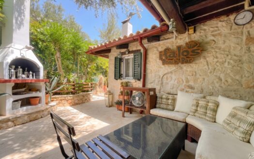 Charming Cottage with Beautiful Botanical Gardens in Pantokratoras