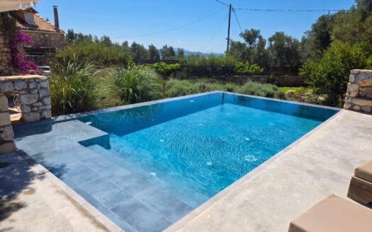 Charming Renovated Stone Villa with Pool in Peligoni Hills